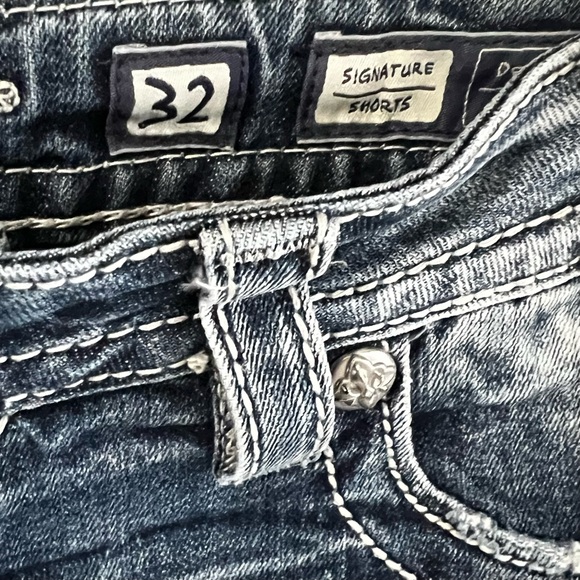 MISS ME: Distressed Stars and Stripes Signature Shorts - Picture 7 of 8